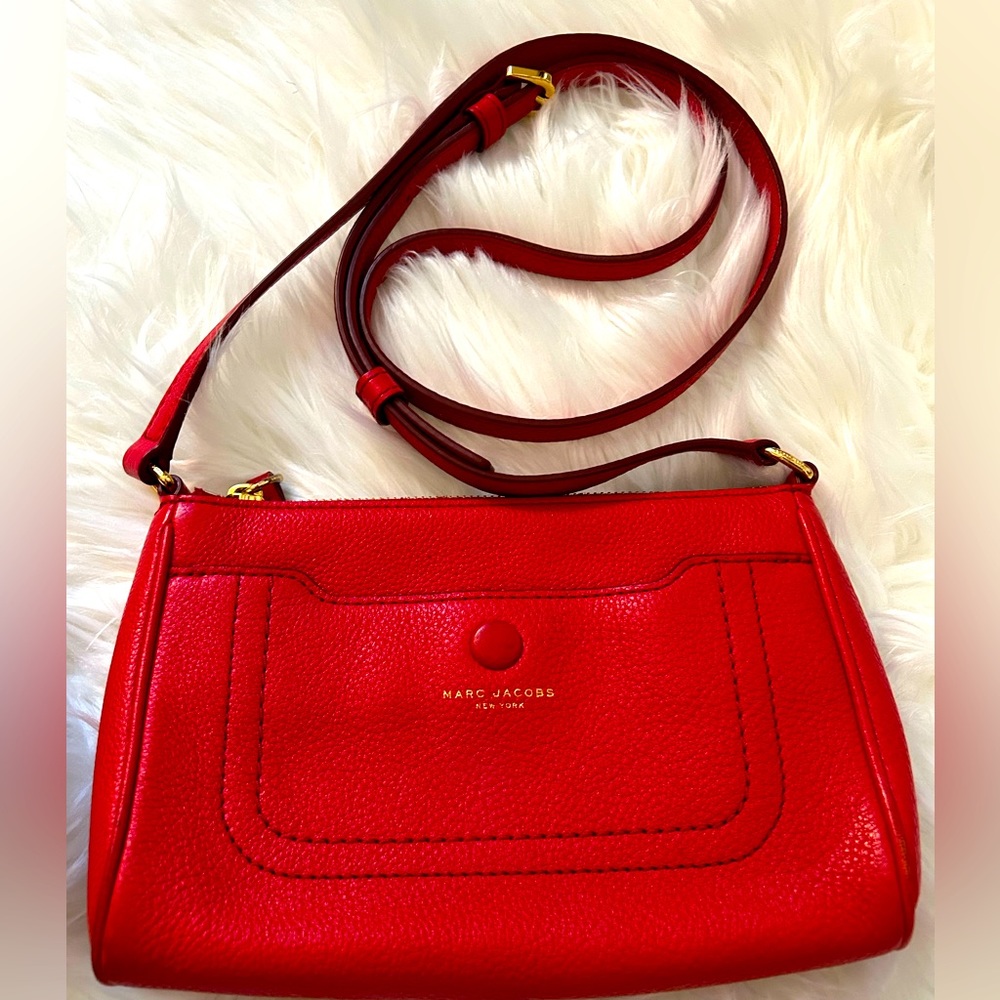 SUMMER SALE!!!! Vibrant Red Marc Jacobs crossbody purse! In excellent condition!
